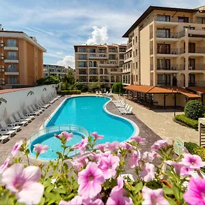 Tourist Complex Rose Village アパートホテル